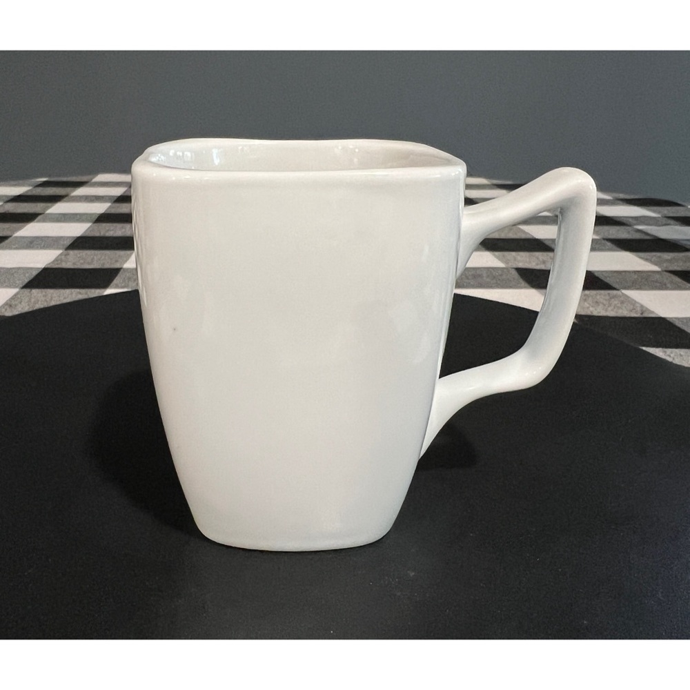 EUC. Set of 4 Oneida coffee mugs. - Picture 4 of 8